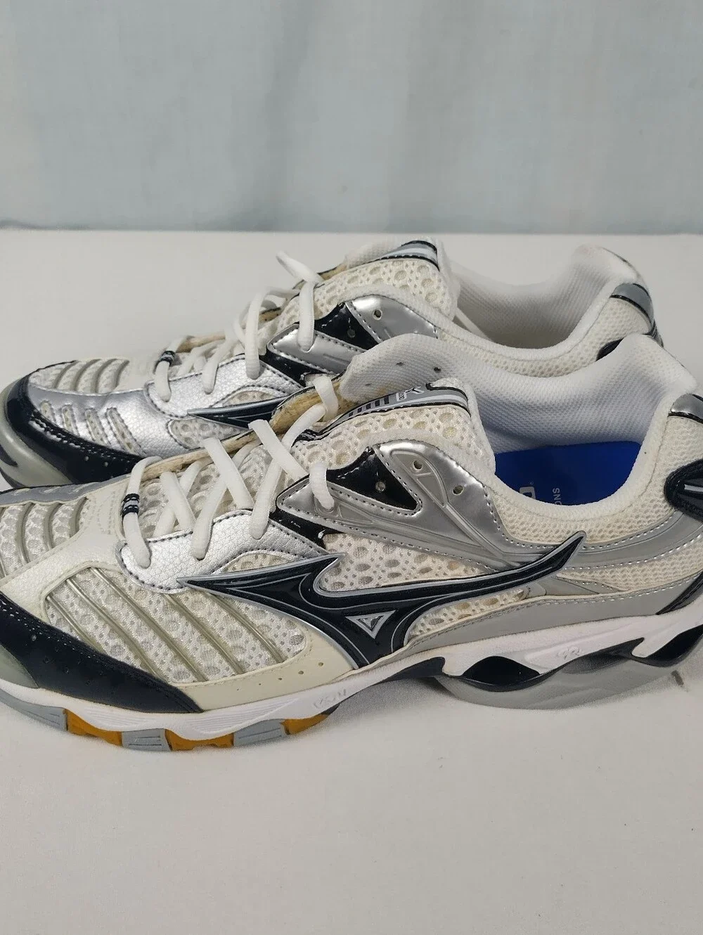 Mizuno Women's Size 12 Wave Lightning 6 Volleyball Shoes White Silver Black New